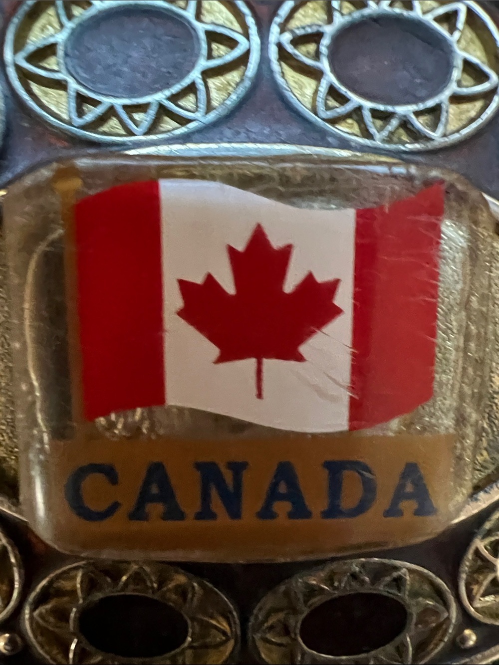Canada Flag Oval Belt Buckle - Gold & Red - Picture 5 of 6